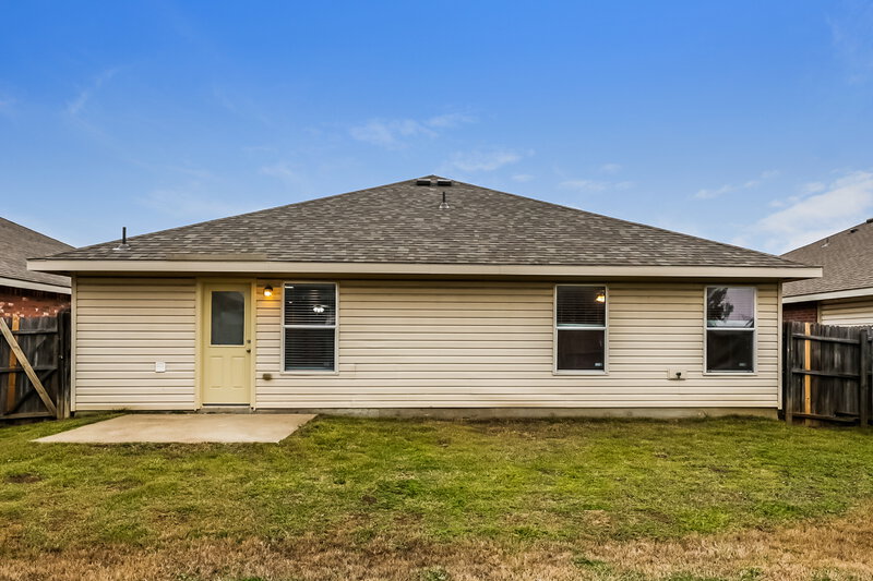 1,730/Mo, 1304 Castle Ridge Rd Fort Worth, TX 76140 Rear View