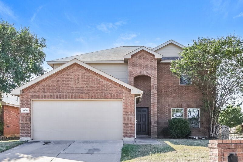 2,125/Mo, 1600 Chivalry Ln Fort Worth, TX 76140 External View