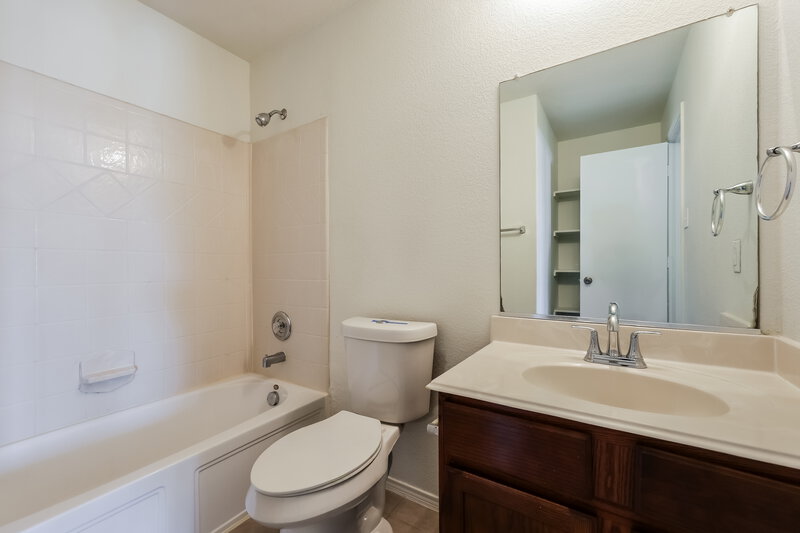 2,125/Mo, 1600 Chivalry Ln Fort Worth, TX 76140 Bedroom View 3