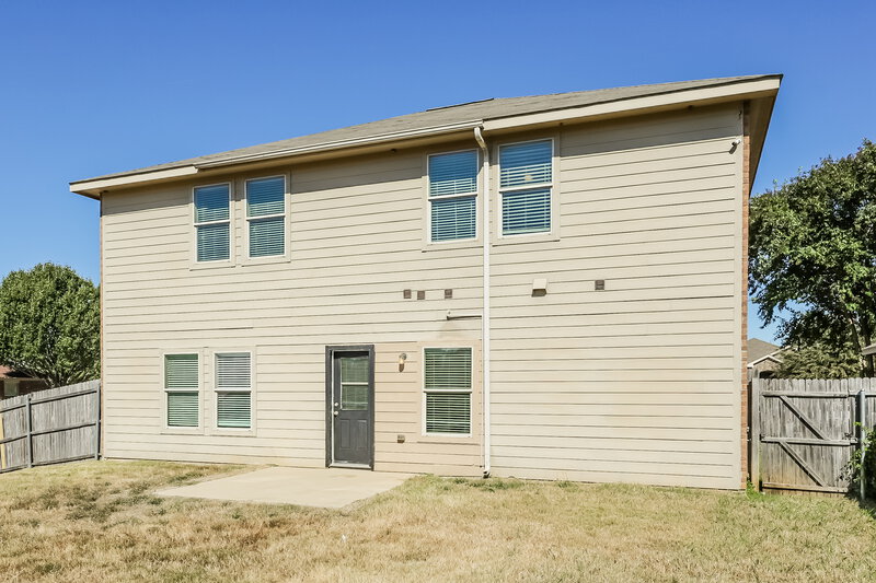 2,125/Mo, 1600 Chivalry Ln Fort Worth, TX 76140 Rear View 2