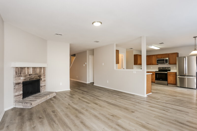 2,740/Mo, 8109 Canoe Ridge Ln Denton, TX 76210 Living Room View 2