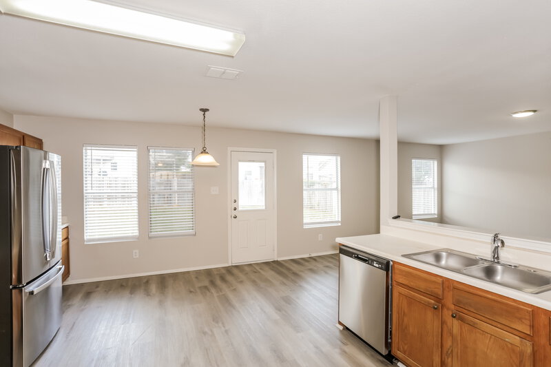 2,740/Mo, 8109 Canoe Ridge Ln Denton, TX 76210 Kitchen View 2