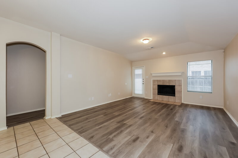 2,300/Mo, 7201 Lake Front Trl Arlington, TX 76002 Living Room View