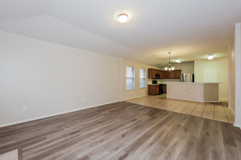 2,300/Mo, 7201 Lake Front Trl Arlington, TX 76002 Living Room View 2