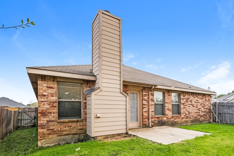 2,300/Mo, 7201 Lake Front Trl Arlington, TX 76002 Rear View