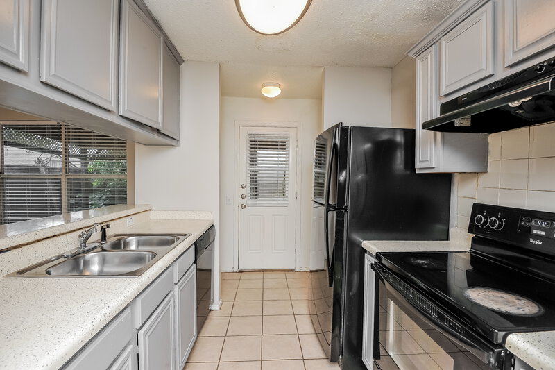 1,770/Mo, 8528 Gatlinburg Dr Fort Worth, TX 76123 Kitchen View