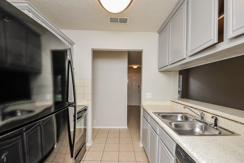 1,770/Mo, 8528 Gatlinburg Dr Fort Worth, TX 76123 Kitchen View 2