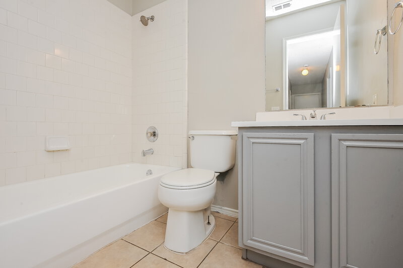 1,770/Mo, 8528 Gatlinburg Dr Fort Worth, TX 76123 Bathroom View