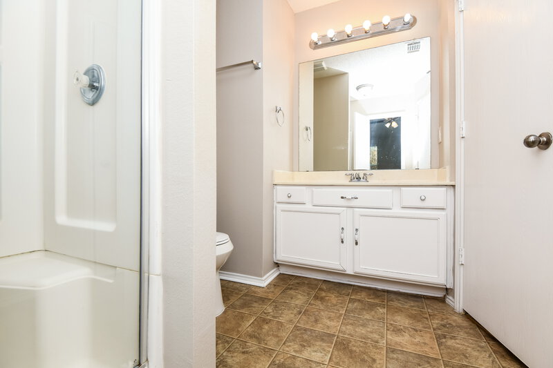 1,965/Mo, 10228 Winkler Dr Fort Worth, TX 76108 Main Bathroom View