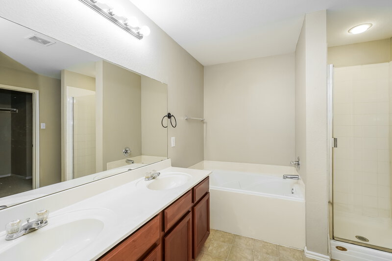 2,235/Mo, 4413 Corner Brook Ln Fort Worth, TX 76123 Main Bathroom View