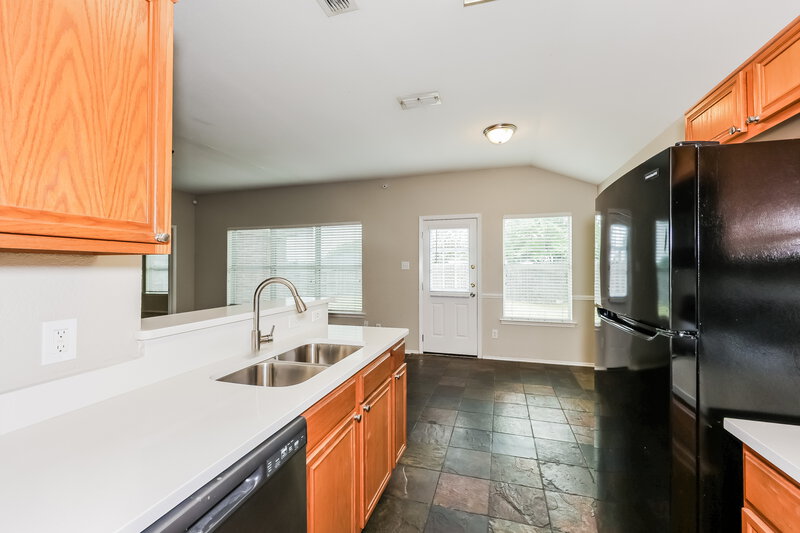 1,860/Mo, 2736 Cochran Way Fort Worth, TX 76108 Kitchen View 2