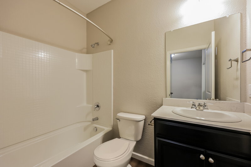 2,125/Mo, 2305 Agate Glenn Heights, TX 75154 Bathroom View