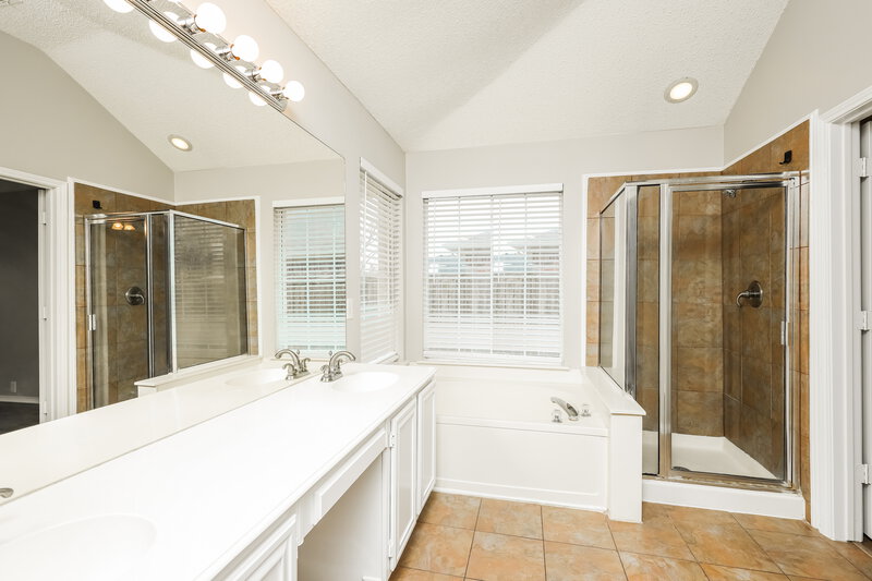 2,425/Mo, 1159 Wake Forest Dr Lewisville, TX 75077 Main Bathroom View