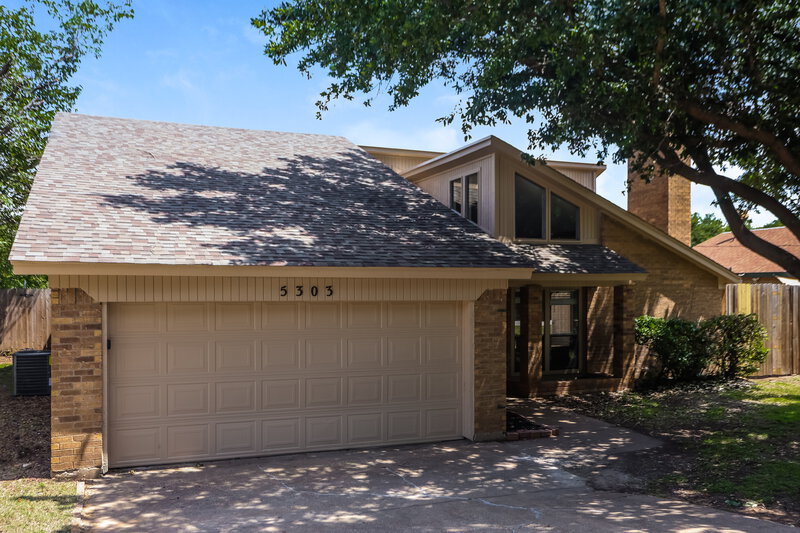 2,410/Mo, 5303 Oak Springs Dr Arlington, TX 76016 Front View