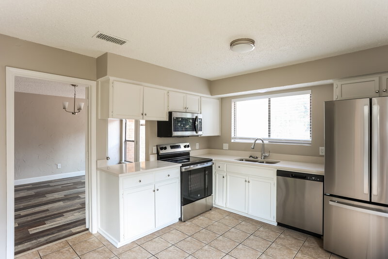 2,410/Mo, 5303 Oak Springs Dr Arlington, TX 76016 Kitchen View 2