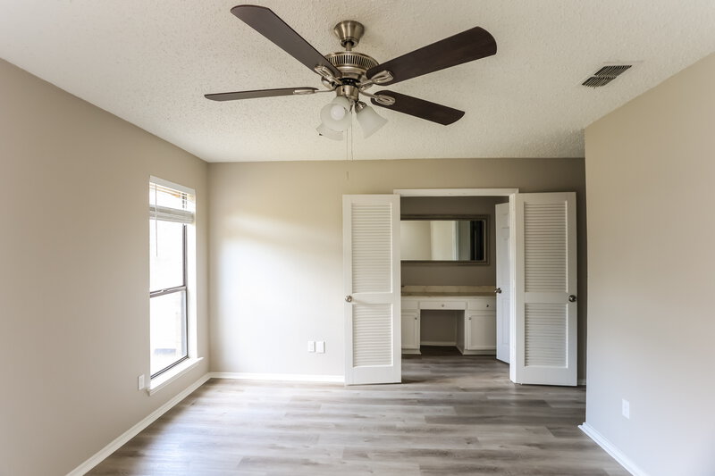 2,410/Mo, 5303 Oak Springs Dr Arlington, TX 76016 Main Bedroom View