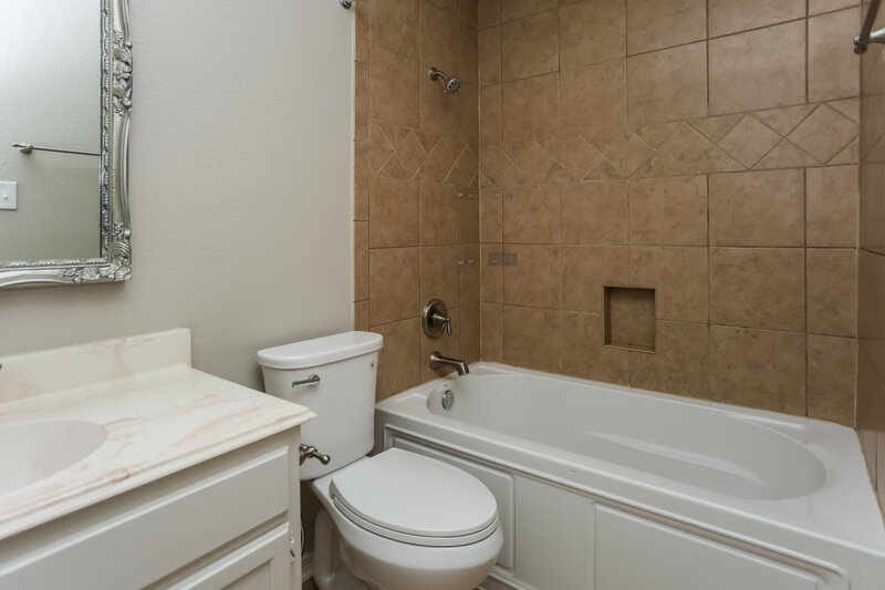 2,410/Mo, 5303 Oak Springs Dr Arlington, TX 76016 Bathroom View