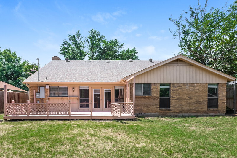 2,410/Mo, 5303 Oak Springs Dr Arlington, TX 76016 Rear View