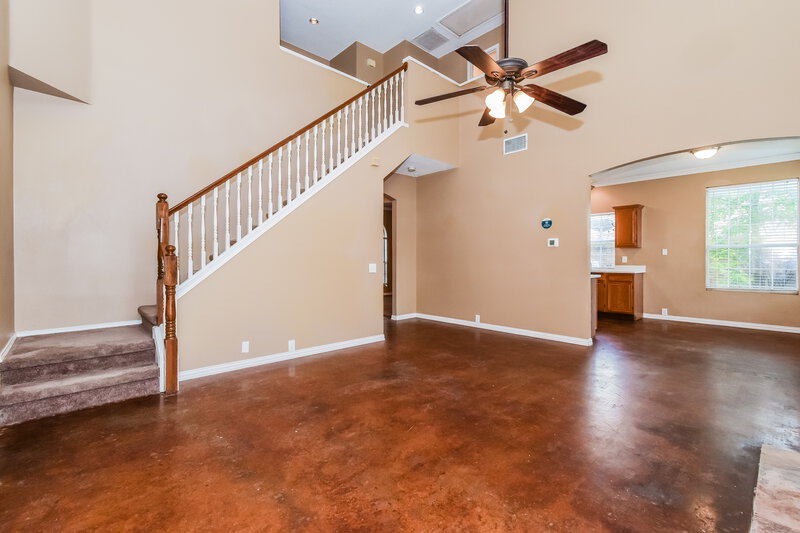 1,950/Mo, 707 Glenwood Ct McKinney, TX 75071 Living Room View 2