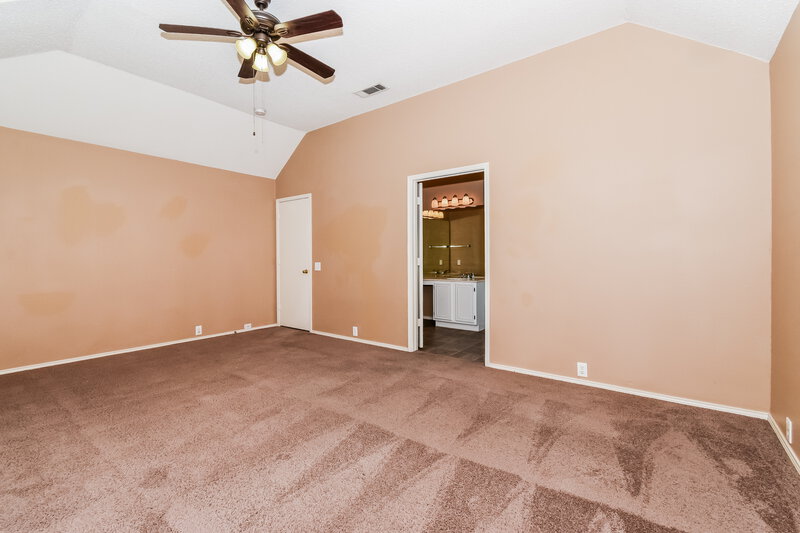 1,950/Mo, 707 Glenwood Ct McKinney, TX 75071 Main Bedroom View