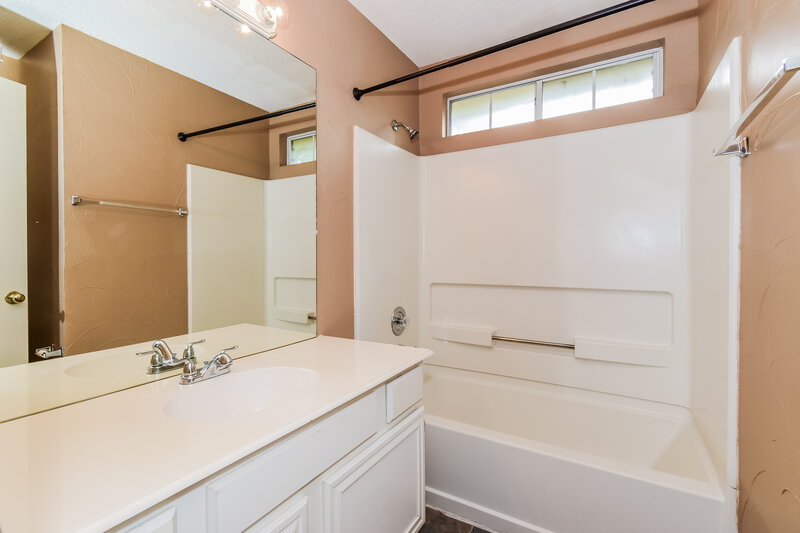 1,950/Mo, 707 Glenwood Ct McKinney, TX 75071 Bathroom View