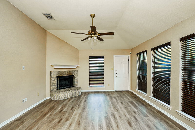 1,825/Mo, 840 Voltamp Dr Fort Worth, TX 76108 Living Room View