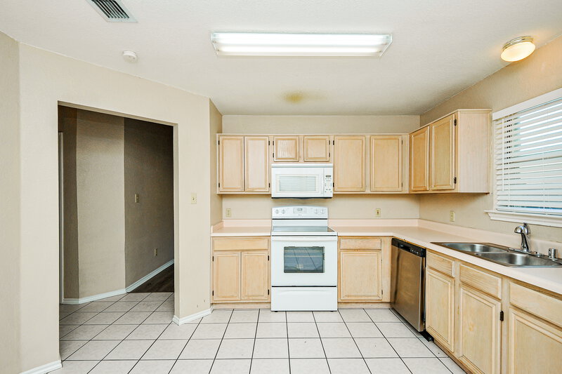 1,825/Mo, 840 Voltamp Dr Fort Worth, TX 76108 Kitchen View 2