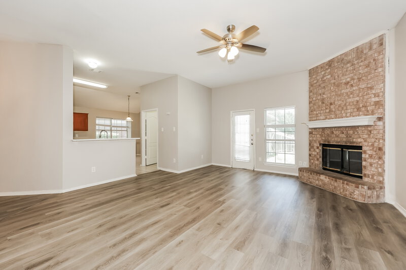 3,110/Mo, 713 Crenshaw Dr Cedar Hill, TX 75104 Living Room View