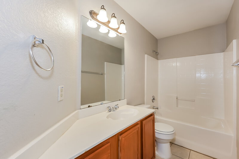 3,110/Mo, 713 Crenshaw Dr Cedar Hill, TX 75104 Bathroom View