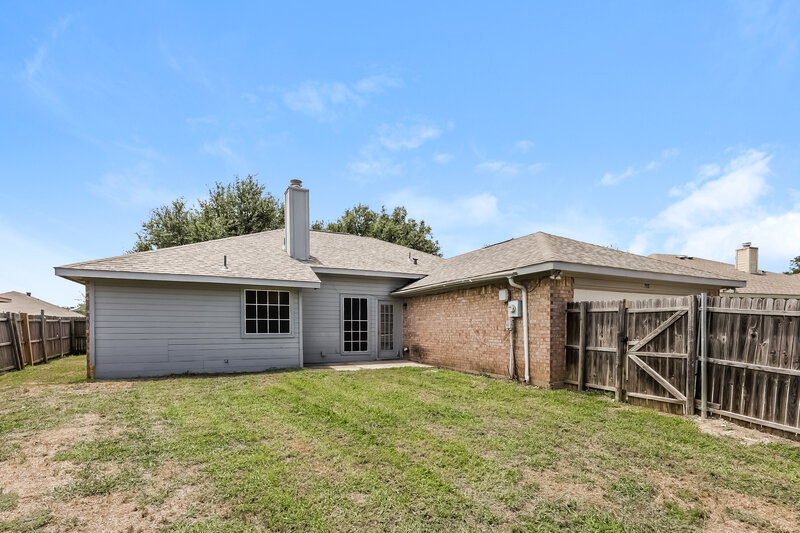 3,110/Mo, 713 Crenshaw Dr Cedar Hill, TX 75104 Rear View 2