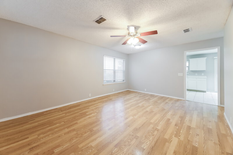 2,170/Mo, 1024 Springcreek Dr Denton, TX 76210 Living Room View