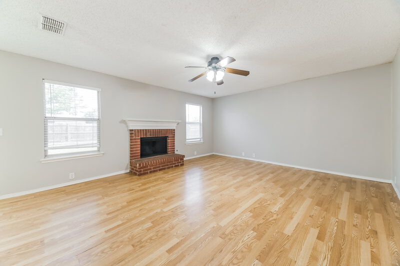 2,170/Mo, 1024 Springcreek Dr Denton, TX 76210 Living Room View 3