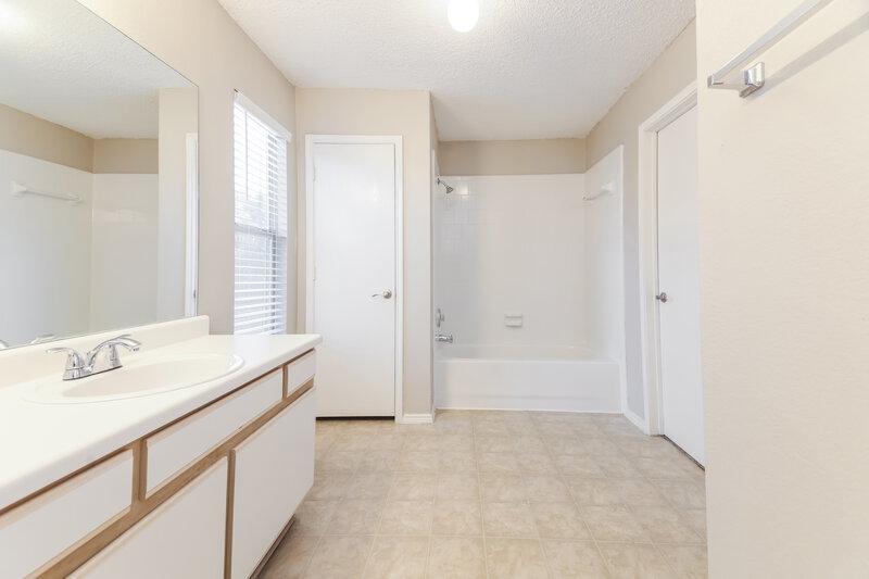 2,170/Mo, 1024 Springcreek Dr Denton, TX 76210 Main Bathroom View