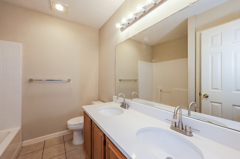 2,535/Mo, 1108 Germany Dr Cedar Hill, TX 75104 Bathroom View