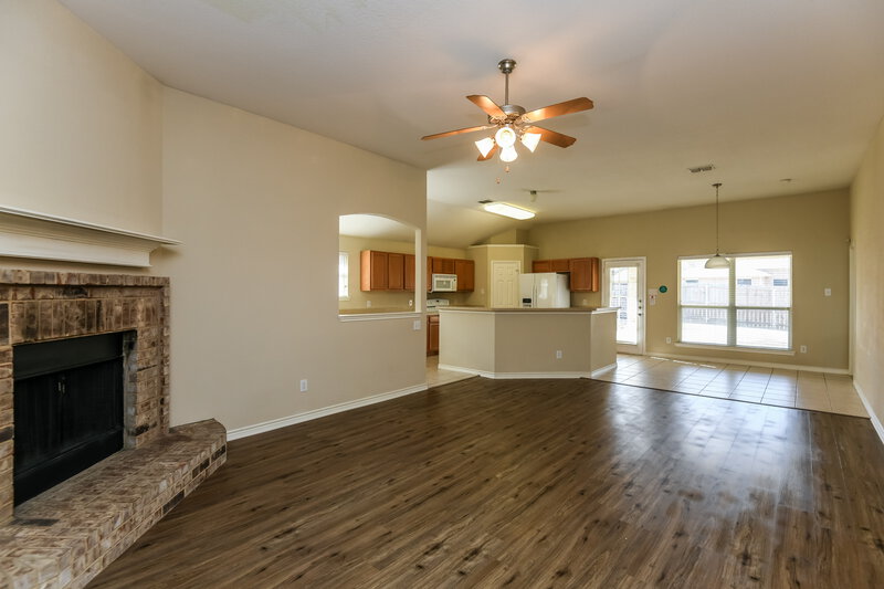 2,300/Mo, 3912 Big Thicket Dr Fort Worth, TX 76244 Living Room View