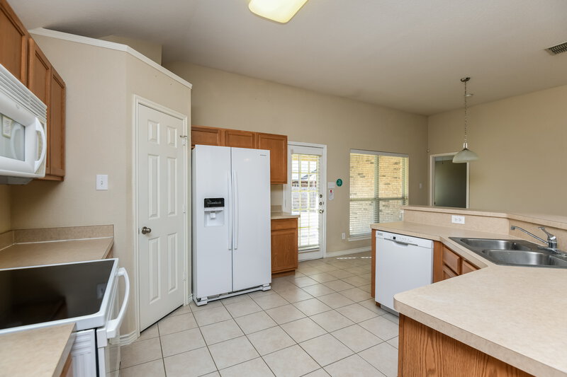 2,300/Mo, 3912 Big Thicket Dr Fort Worth, TX 76244 Kitchen View 2