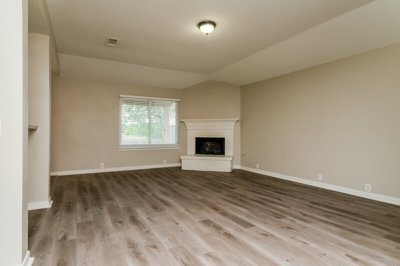 1,960/Mo, 1001 Springcreek Dr Denton, TX 76210 Living Room View