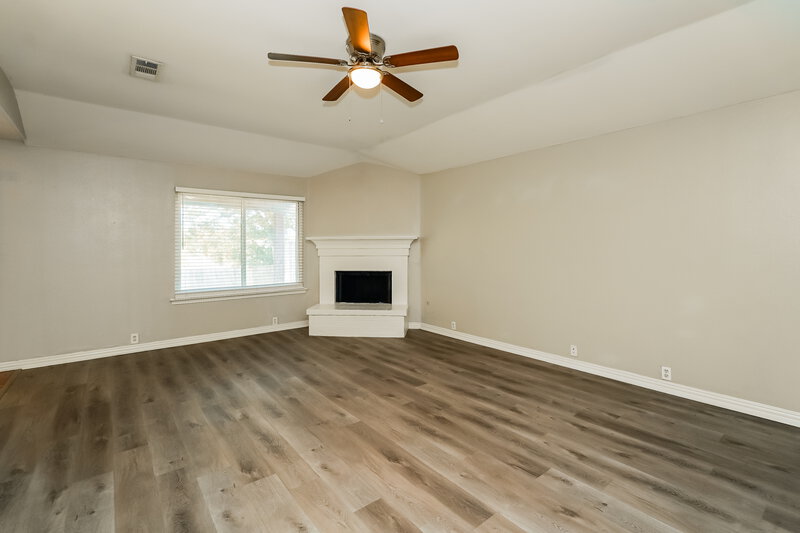 2,270/Mo, 1001 Springcreek Dr Denton, TX 76210 Living Room View