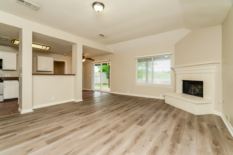 1,960/Mo, 1001 Springcreek Dr Denton, TX 76210 Living Room View 2