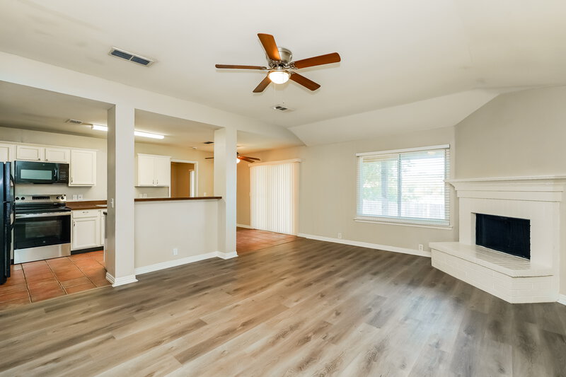 2,270/Mo, 1001 Springcreek Dr Denton, TX 76210 Living Room View 2