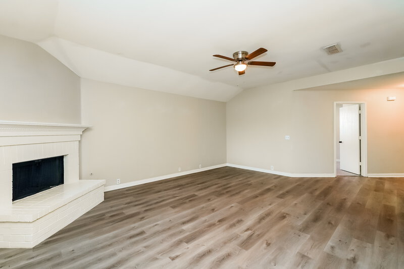2,270/Mo, 1001 Springcreek Dr Denton, TX 76210 Living Room View 3