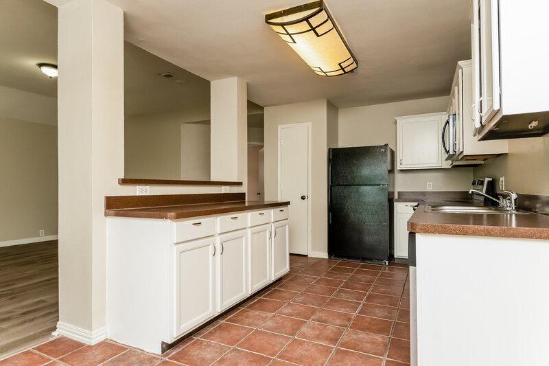 1,960/Mo, 1001 Springcreek Dr Denton, TX 76210 Kitchen View