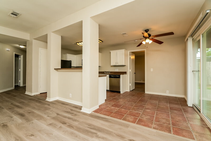 1,960/Mo, 1001 Springcreek Dr Denton, TX 76210 Kitchen View 2