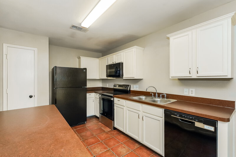 2,270/Mo, 1001 Springcreek Dr Denton, TX 76210 Kitchen View
