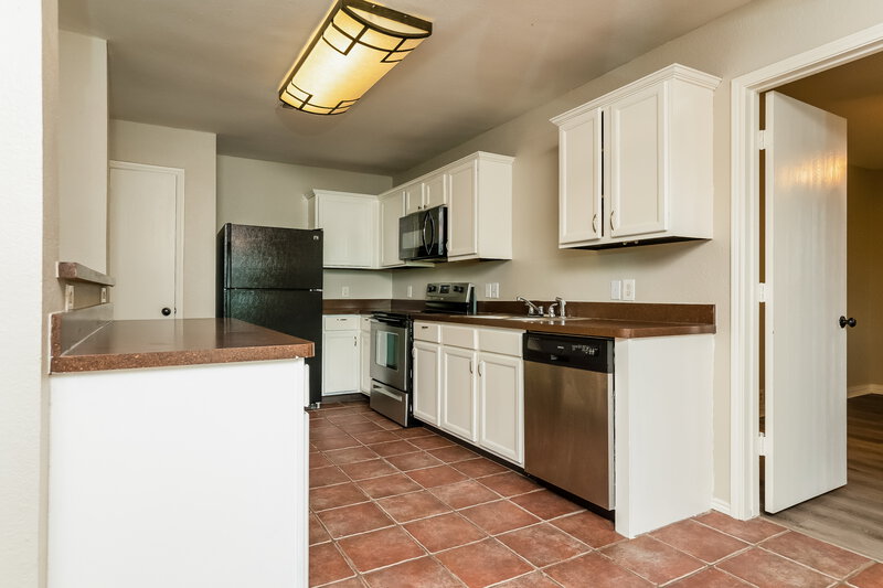 1,960/Mo, 1001 Springcreek Dr Denton, TX 76210 Kitchen View 3