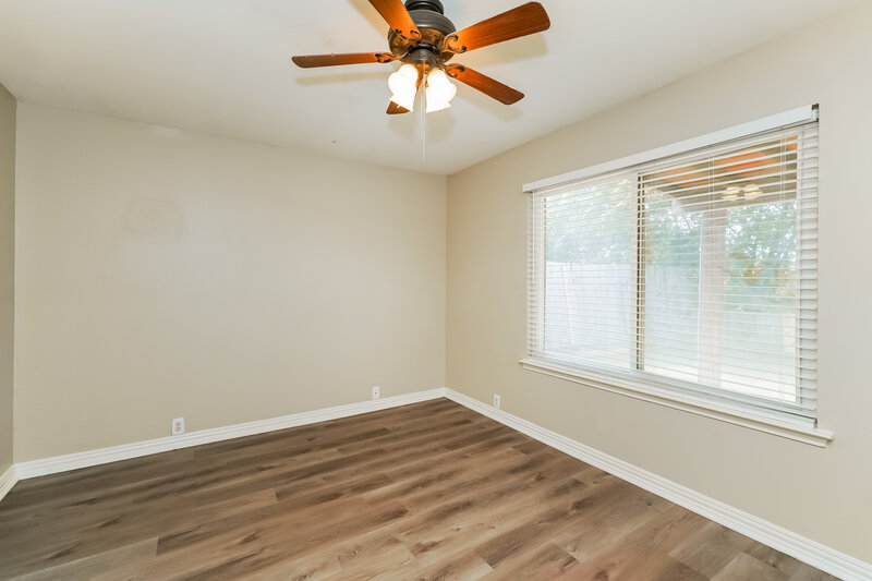 2,270/Mo, 1001 Springcreek Dr Denton, TX 76210 Main Bedroom View 2