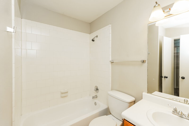 2,270/Mo, 1001 Springcreek Dr Denton, TX 76210 Bathroom View