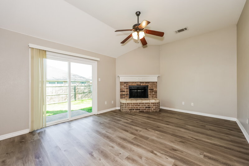 2,235/Mo, 409 Partridge Cir Desoto, TX 75115 Living Room View