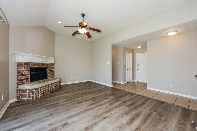 2,235/Mo, 409 Partridge Cir Desoto, TX 75115 Living Room View 2