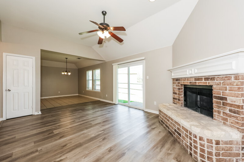 2,235/Mo, 409 Partridge Cir Desoto, TX 75115 Living Room View 3